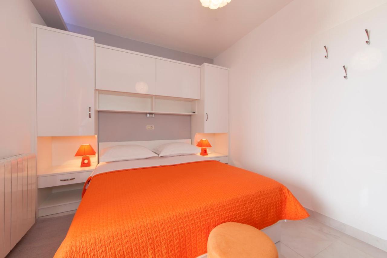 Apartments Milana Tucepi Bagian luar foto