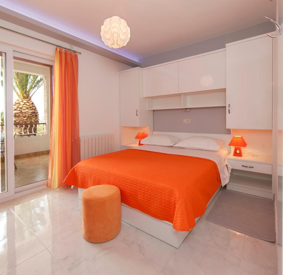 Apartments Milana Tucepi Bagian luar foto