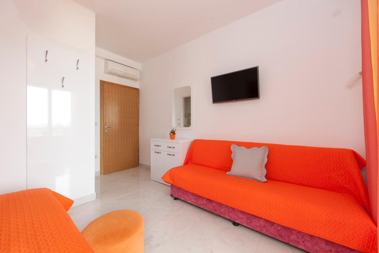 Apartments Milana Tucepi Bagian luar foto