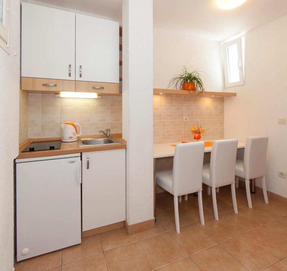 Apartments Milana Tucepi Bagian luar foto