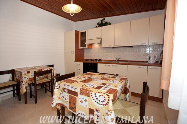 Apartments Milana Tucepi Bagian luar foto