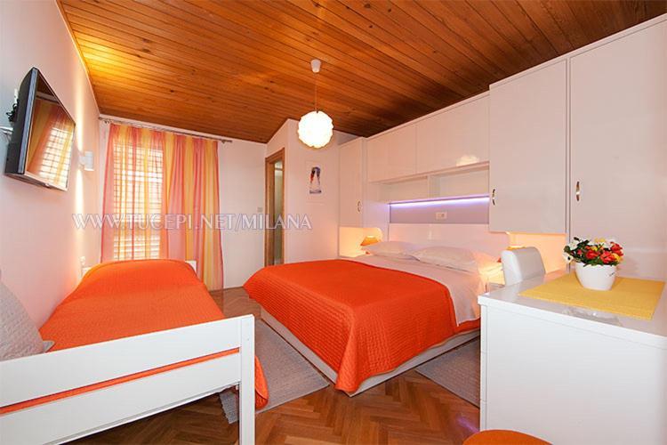 Apartments Milana Tucepi Bagian luar foto