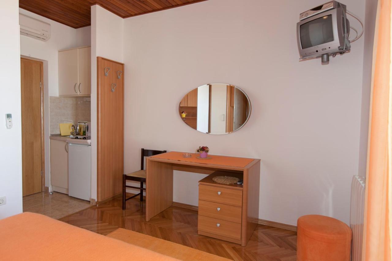 Apartments Milana Tucepi Bagian luar foto