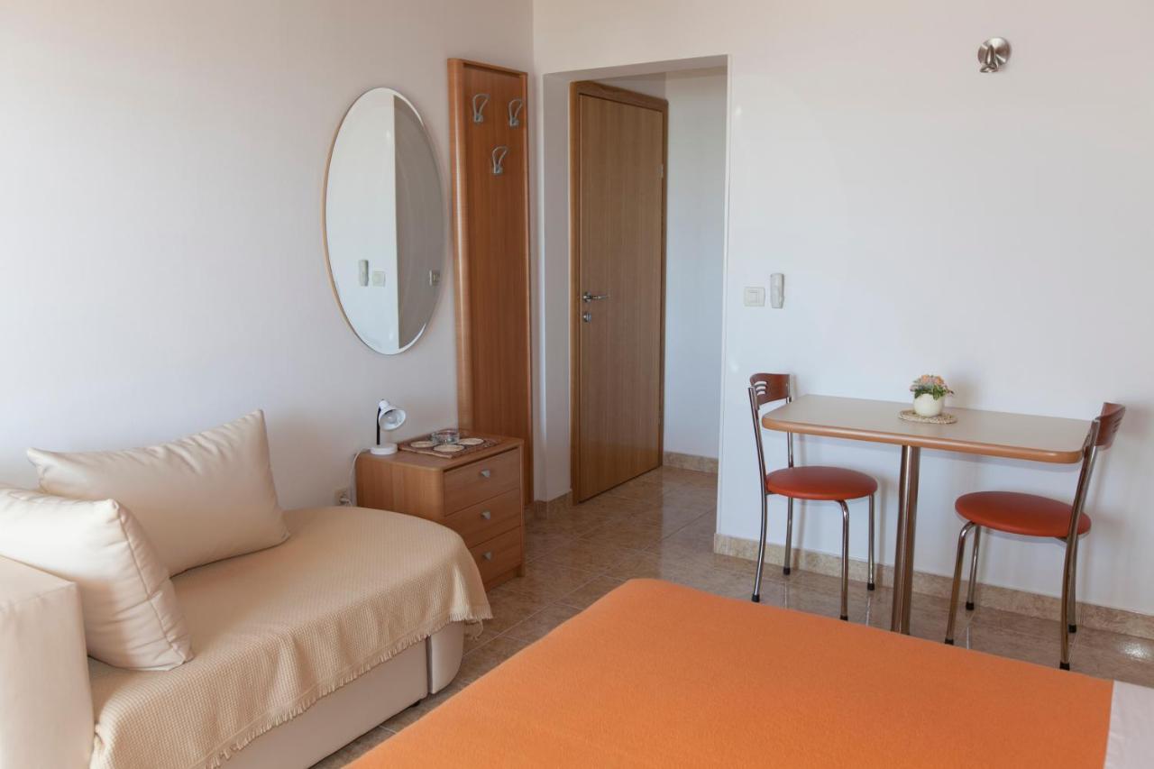 Apartments Milana Tucepi Bagian luar foto
