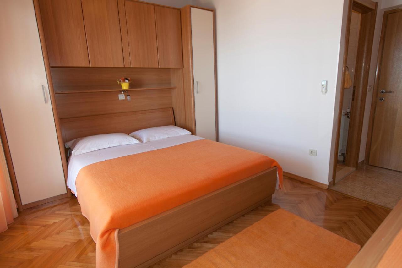 Apartments Milana Tucepi Bagian luar foto