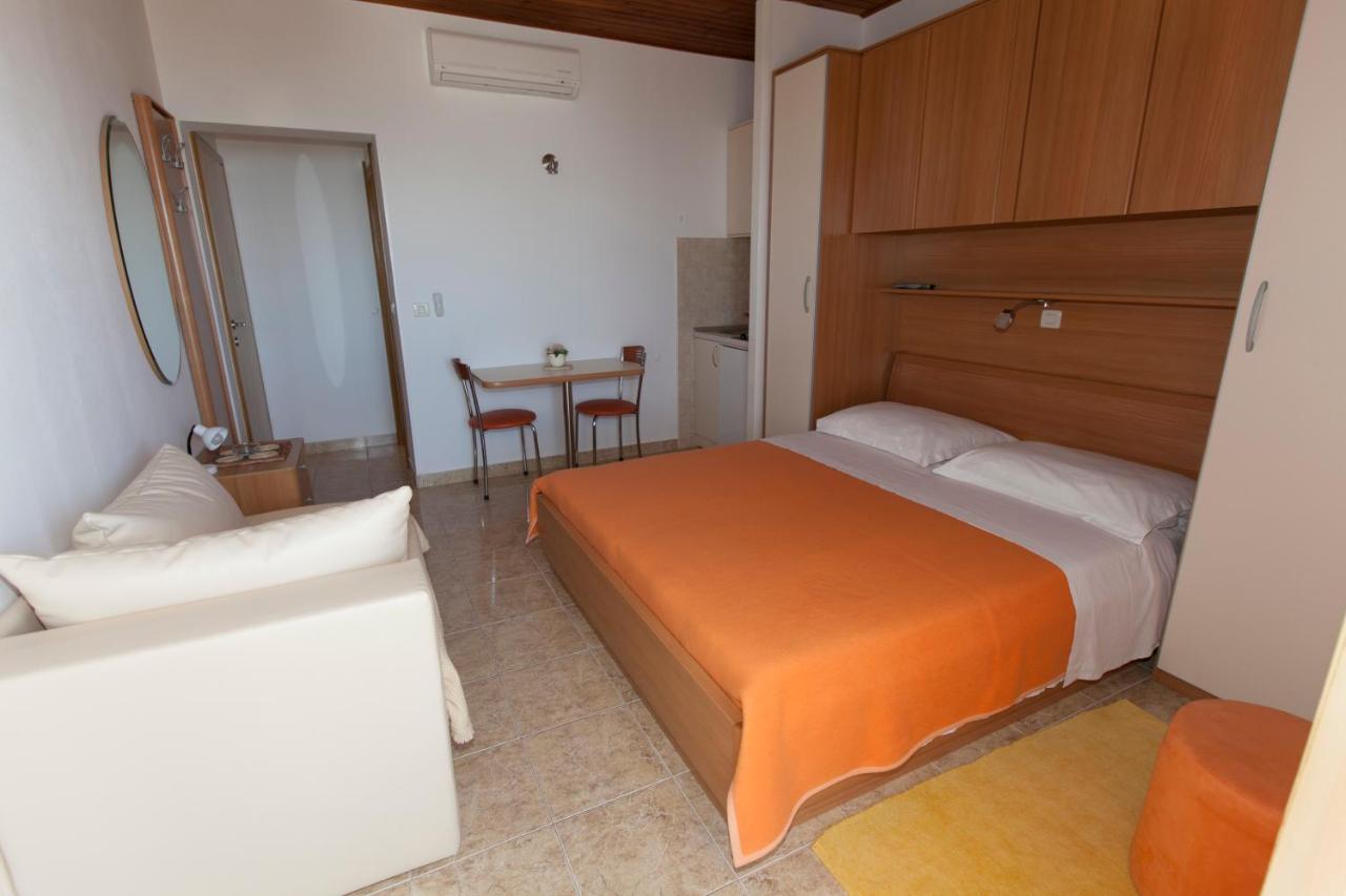 Apartments Milana Tucepi Bagian luar foto