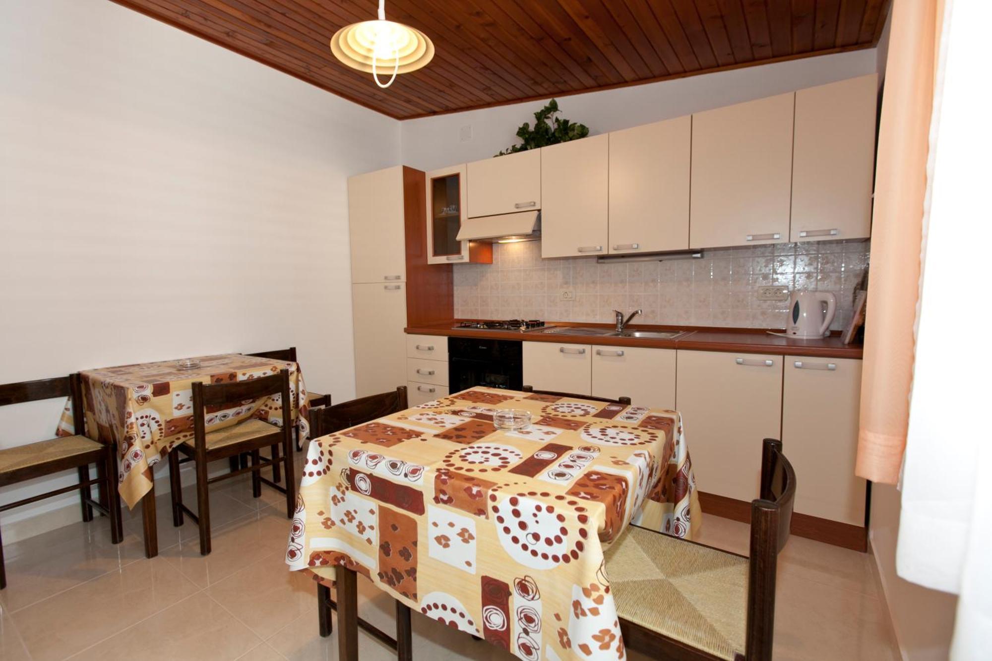 Apartments Milana Tucepi Bagian luar foto
